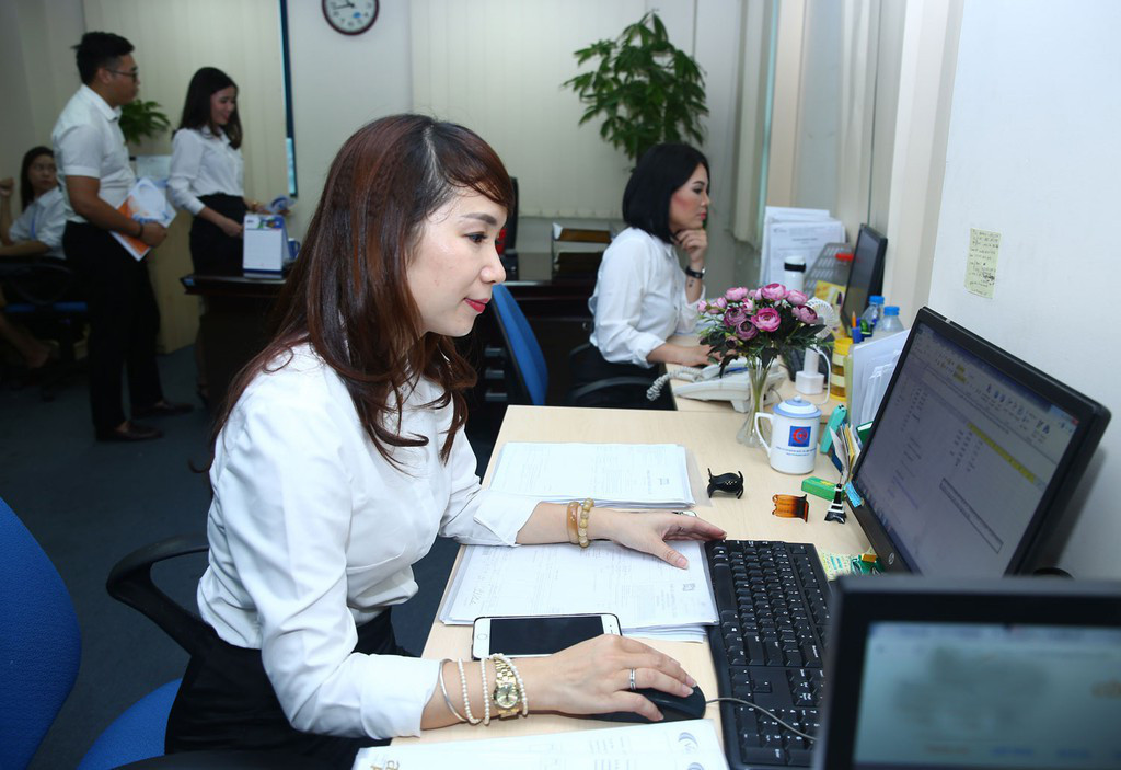 Changes in regulations on raising salary levels for cadres, civil servants, and public employees in Vietnam