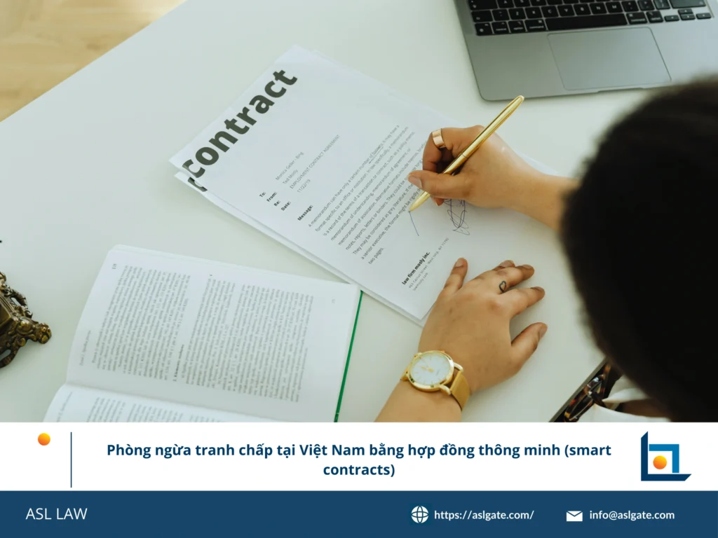 Sơ đồ minh họa cách hợp đồng thông minh tự động thực thi các điều khoản và ngăn chặn các nguyên nhân tranh chấp phổ biến tại Việt Nam.