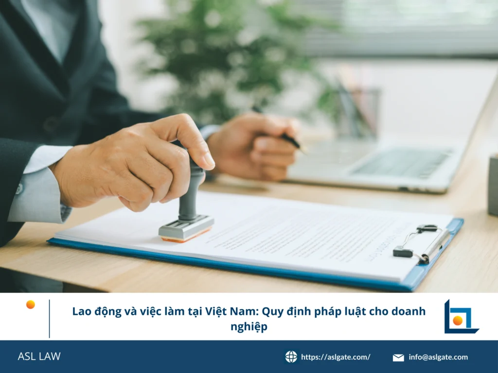 Chuyên gia tư vấn lao động ASL LAW làm việc cùng doanh nghiệp về tuân thủ các quy định mới của Bộ luật Lao động tại văn phòng TP Hồ Chí Minh
