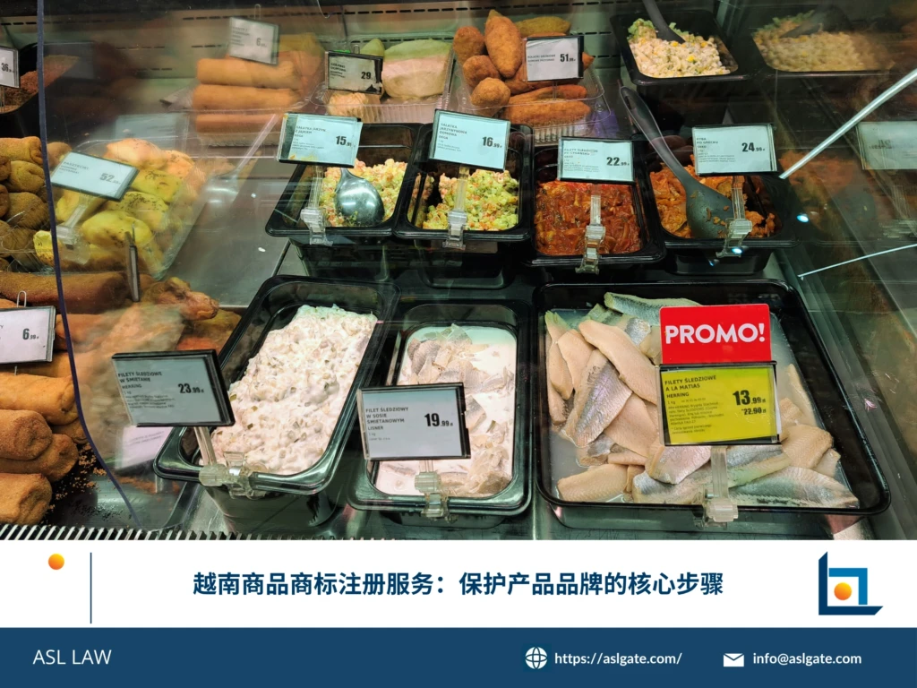 ASL LAW 商标代理人向客户展示越南商标注册证书并讲解品牌保护策略