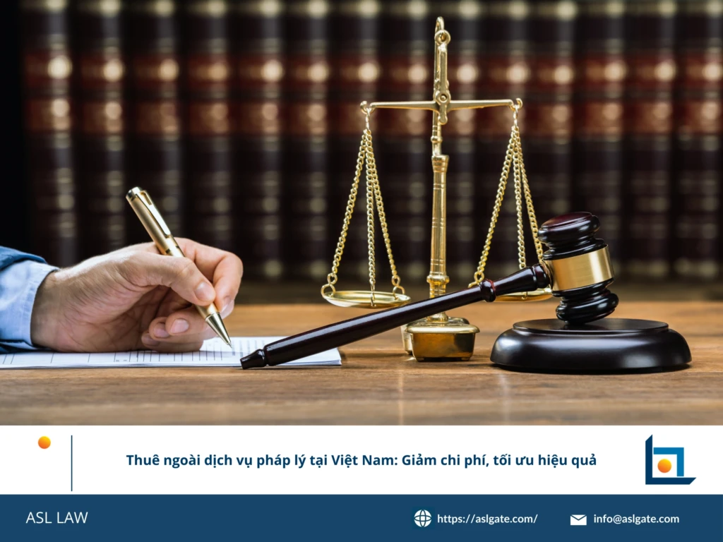 ASL LAW chuyên gia tư vấn pháp lý trình bày mô hình dịch vụ thuê ngoài và phân tích chi phí cho khách hàng doanh nghiệp tại văn phòng TP.HCM